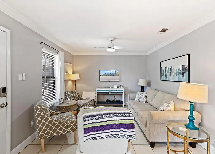 2-Bedroom Condo On Gulf Shores Beach W/Pool