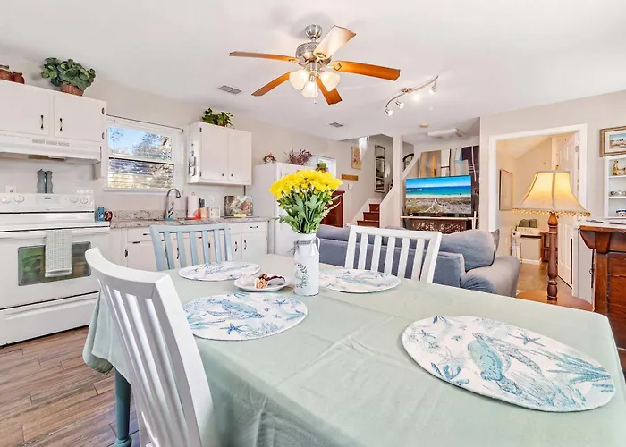 Beach Barn - 5Min To Pcola Beach , Full Kitchen